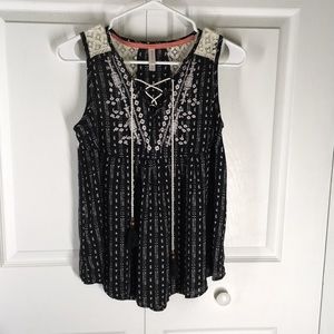 Black and White tank top Size M